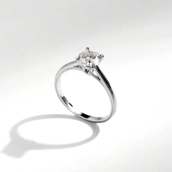 1ct Round Brilliant Cut Moissanite Diamond Ring - Picture 4 of 5